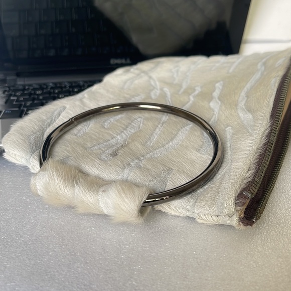 DeGroot Soirée Wrist In Hair On The Hide Metal Ring handle Fully Lined Clutch - Picture 8 of 11